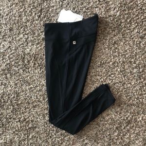 NWT Fabletics Powerform Dhyana Leggings